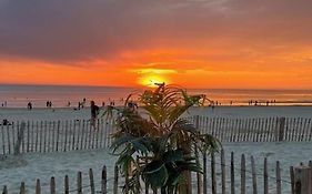 Les Obiones, Vue Laterale Mer, Fort Mahon Plage, Magnifique Studio Cabine 4P, Avec Balcon , Parking Prive Gratuit, Wifi, Classe 2 Etoiles, Exposition Plein Sud En Baie De Somme