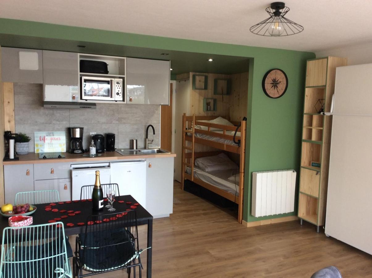 Les Obiones: Beachfront Studio with Sea View in Fort Mahon Plage Exterior photo