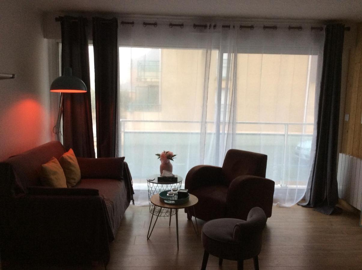 Les Obiones: Beachfront Studio with Sea View in Fort Mahon Plage Exterior photo
